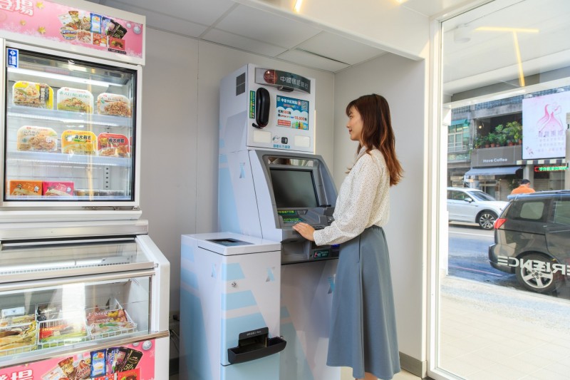 未來超商X-STORE 3導入智能ATM，進超商就可體驗數位金融生活。（7-ELEVEN提供）