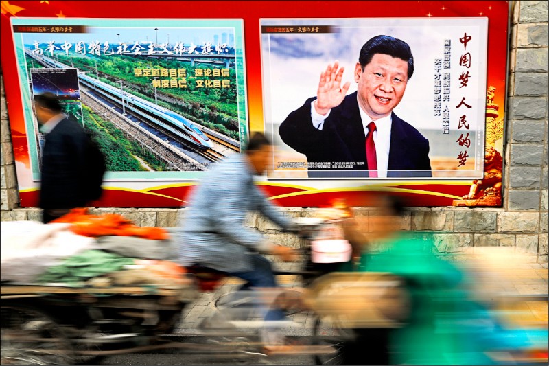 美國之音報導，中國領導人習近平二○二○年新年賀詞才宣布中國人均ＧＤＰ將邁向一萬美元，但習近平經濟富強的「中國夢」卻在失業大潮下幻滅。（美聯社檔案照）