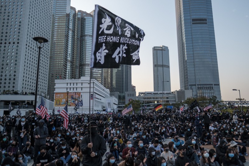 有顧問公司透露,香港反送中抗爭,已促香港資產管理公司,增加對在新加坡開設辦事處的詢問,同時家族辦公室的客戶,為子女在新加坡尋找就學學校的詢問也在增加。(彭博)
