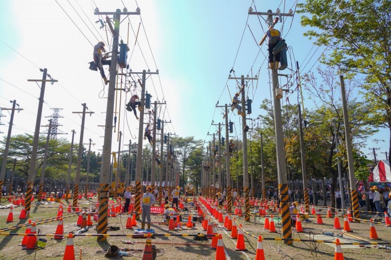台電5月再招728名僱用人員,其中配電線路維護類379名為最多的類別(台電提供)