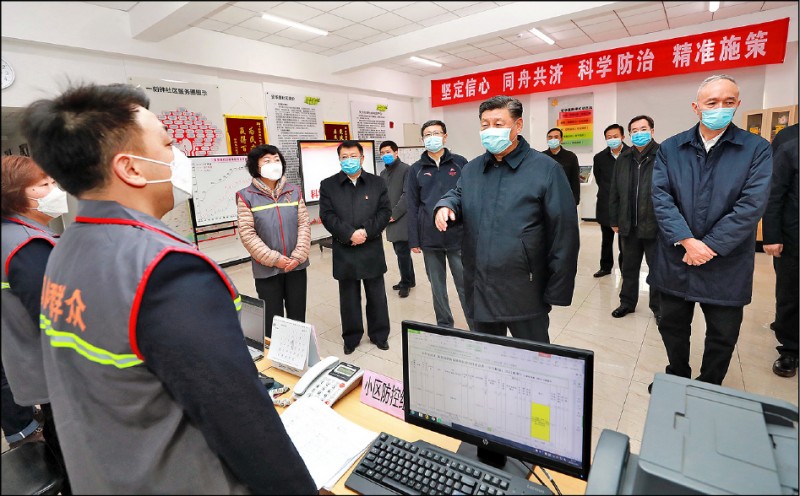 知情人士透露，中國國家主席習近平上週在中共中央政治局常委會開會時警告地方官員，防疫措施已衝過頭，傷害到中國經濟。（歐新社）