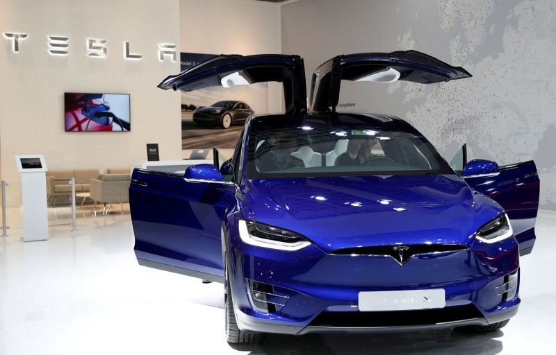 特斯拉於美股盤後宣佈,將召回北美地區1.5 萬輛Model X SUV。(資料照,路透)