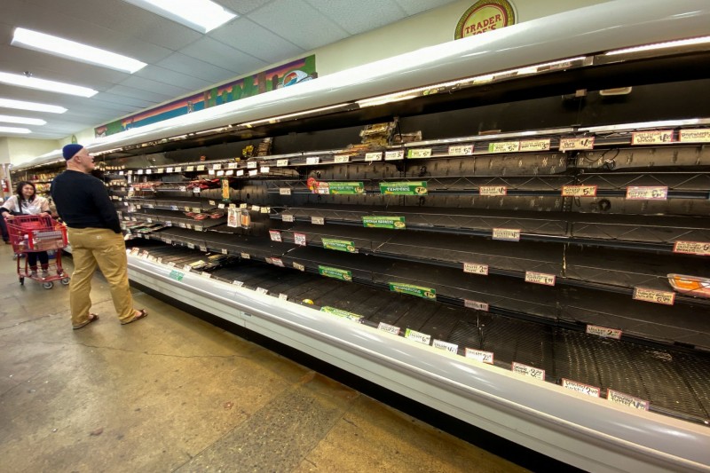 本週四美國雜貨商Trader Joe's的生鮮食品區。（路透）