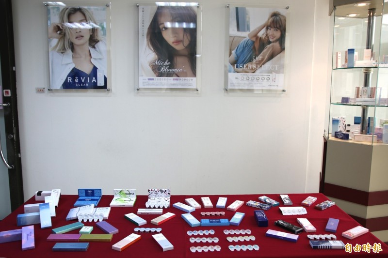 「日拋彩片三明治色彩全包覆」製程技術領先同業外銷至日本，未來持續展望中國及歐美市場。（記者鄭名翔攝）
