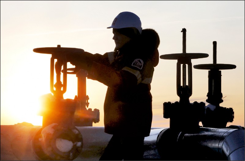 因應國內外金融市場短期劇烈波動，金管會昨天公布「期貨信託基金豁免清算規定」。（路透）