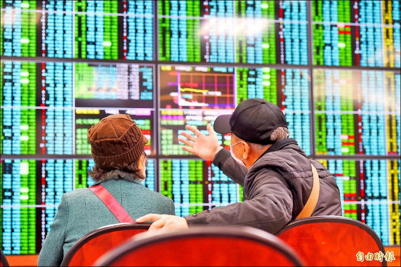 法人多認為，只要疫情未出現第二波爆發，台股的確不太可能跌破前波低點。（資料照，記者方賓照攝）