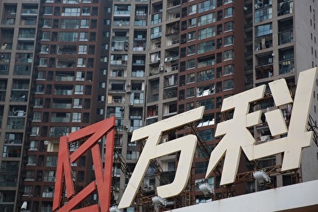 中國房地產巨擘萬科的創辦人王石4月2日以公益為名,將市價達53億人民幣的2億股萬科股票,捐給北京清華大學,不僅遭前萬科員工、現任廣東省房地產研究會執行會長韓世同質疑,並向中國證監會實名舉報,上百名萬科前員工也發出聯名信,要求北京清大退還這些股票。(圖/取自網路)