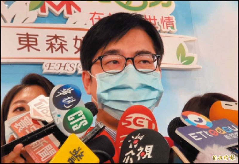 中央即將推出振興券，規劃每人花費1千元可換取3千元面額的方式，行政院副院長陳其邁昨表示，此種方式主要是讓錢變大，消費金額也能變大。（記者邱書昱攝）