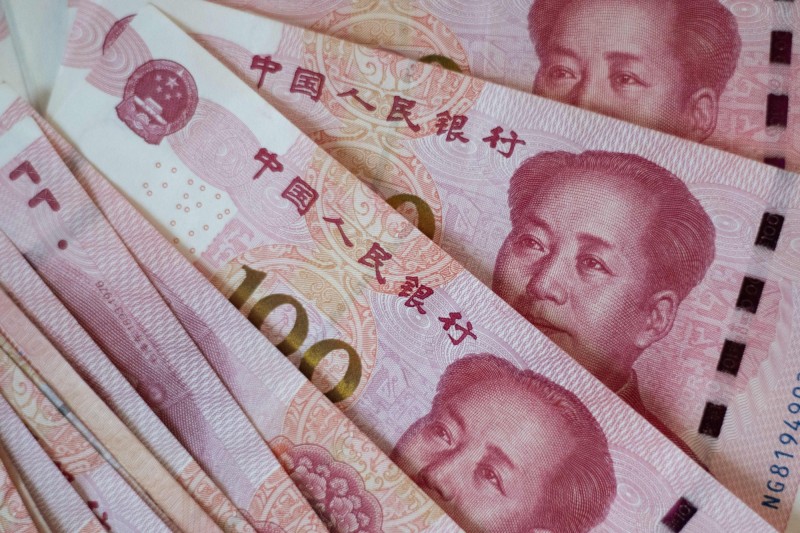 日經新聞報導,中國推行提存管制、數位貨幣等,再再都是要防資金外逃。(法新社)