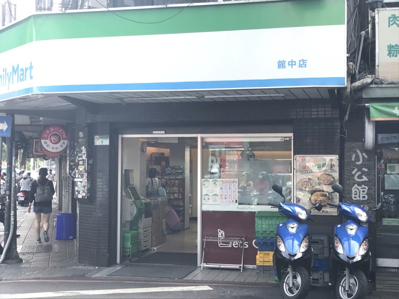 超商外也無排隊人潮。（記者蔡思培攝）