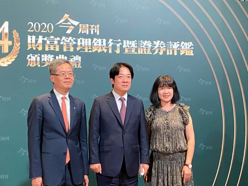 副總統賴清德（圖中）指出，近1年來，台灣共匯入1390億元，其中有531億為個人匯入，顯示台灣在吸引財管資金上已有相當成果，未來在3大因素下，台灣財管將更形重要。（記者吳佳穎攝）