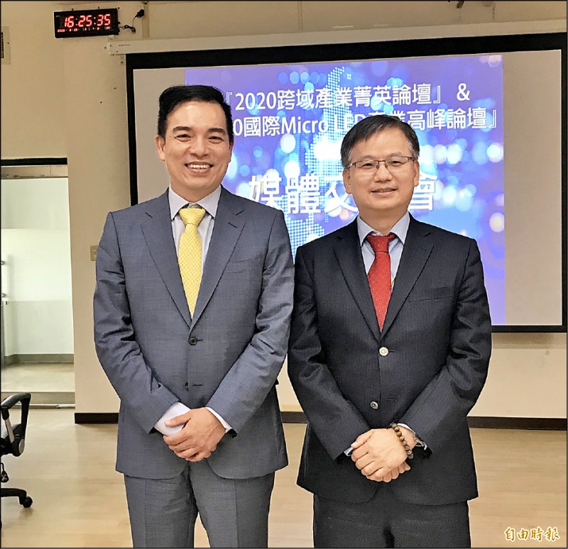 TDUA理事長暨友達總經理柯富仁(左)、副理事長暨群創總經理楊柱祥(右)。 (記者陳梅英攝)