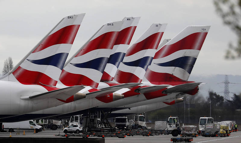 1項最新公佈的報告顯示,美國和英國之間的客機航線關閉,將使2020年英國GDP損失至少110億英鎊(約新台幣4227億元)。(美聯社)
