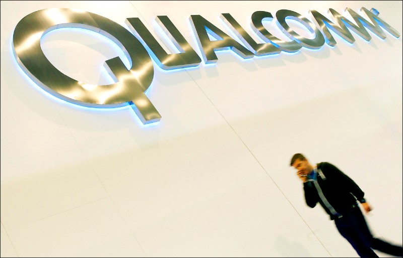 中芯國際恐面臨美國祭出出口管制，傳出高通已急著向台積電、世界先進、力積電等晶圓代工廠加價追產能。（路透）