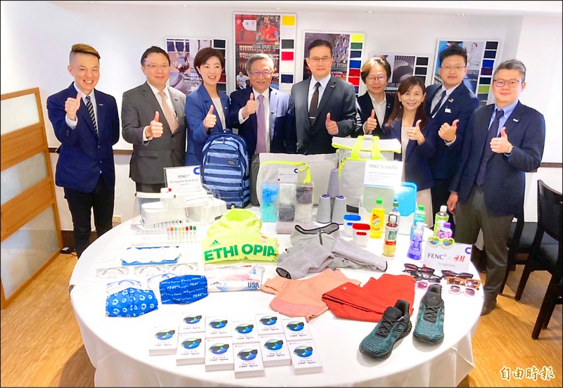 遠東新將在第24屆台北紡織展，展示防疫與再生酯粒、機能性相關產品。（記者陳柔蓁攝）