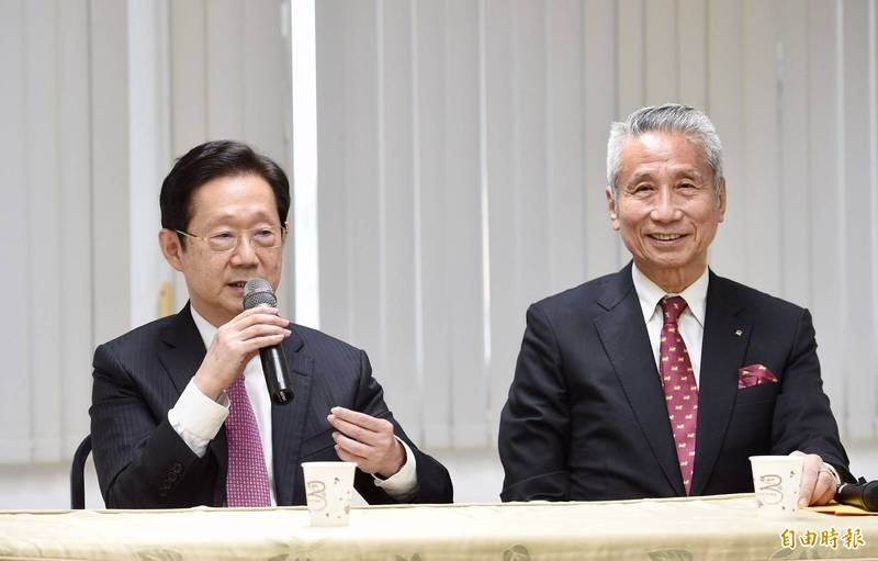 大同公司2日舉行股臨會後第一次董事會，通過由市場派推舉的林文淵擔任新任大同董事長，會後林文淵（左）與董事王光祥（右）出席記者會說明大同未來經營走向。（記者羅沛德攝）