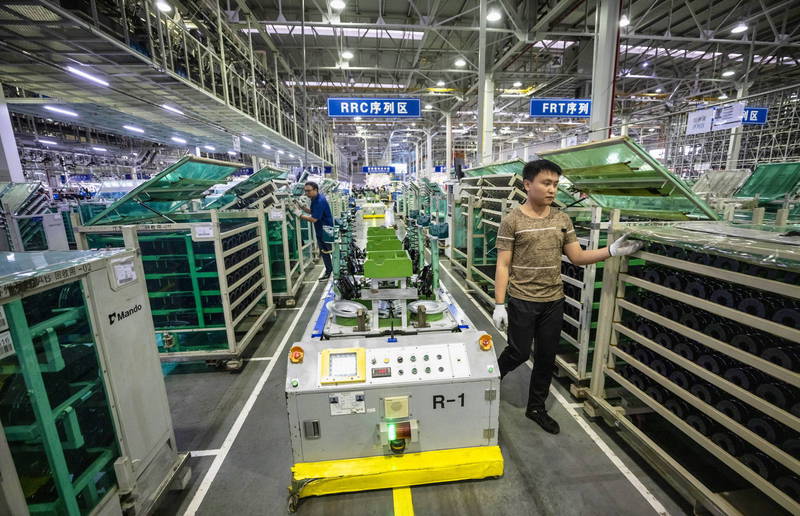 《彭博》報導稱中國製造業仍擔心美國關稅或其他限制。(歐新)