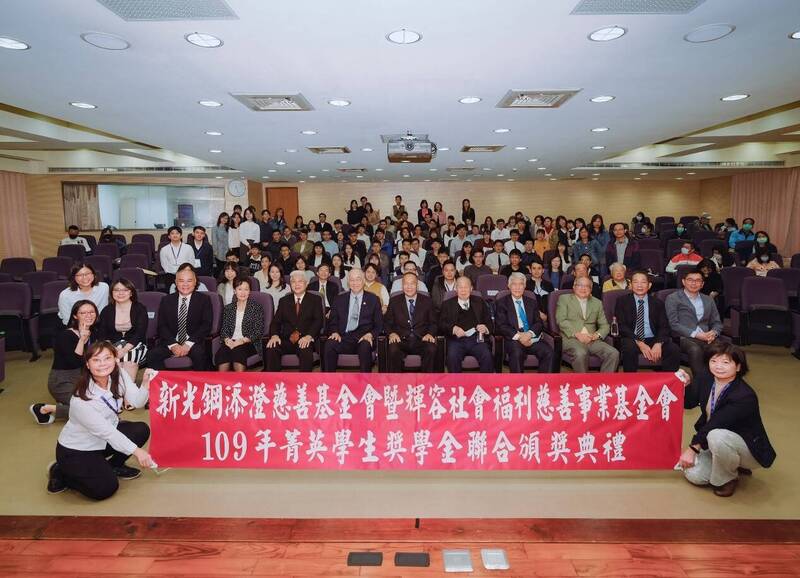 新光鋼辦菁英學生獎學金頒發典禮期許學子未來成國家棟樑 自由財經