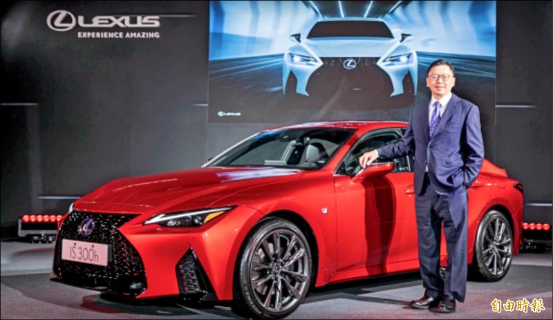 Lexus 油電車缺點 Julie Parker