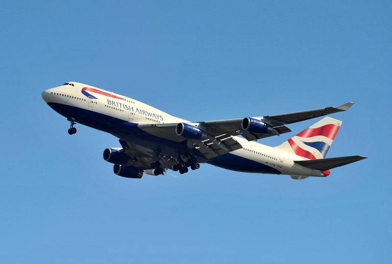 英國航空因疫情造成嚴重虧損,目前正在展開機上物品大特賣,從餐具、毛巾、手推車、頭等艙麵包籃和拖鞋都買得到。(路透)