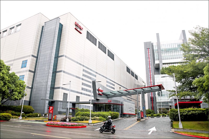 貿易戰的轉單效應及5G開始起飛，半導體業明年仍延續今年動能。（彭博）