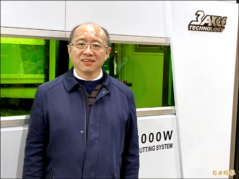 宏致董事長袁万丁表示，收購Genesis，有利宏致強化研發能量。（記者陳柔蓁攝）