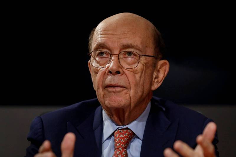 美國商務部長羅斯(Wilbur Ross,圖中)今(23)最新表示,當前的美中協議僅是「第1階段」,美中雙方在處理貿易問題上,還有很多工作要做。(路透)