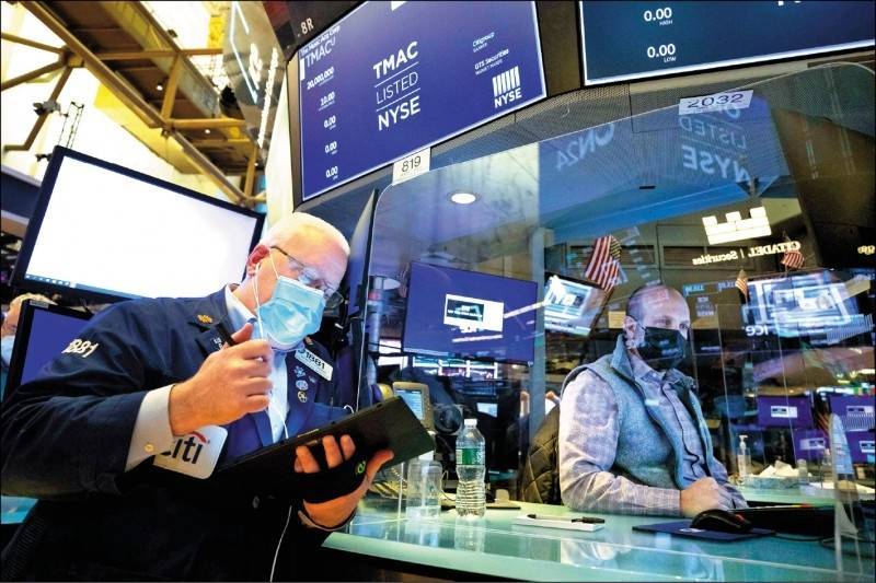 通膨恐慌平穩，帶動週一全球股市上漲。（美聯社）