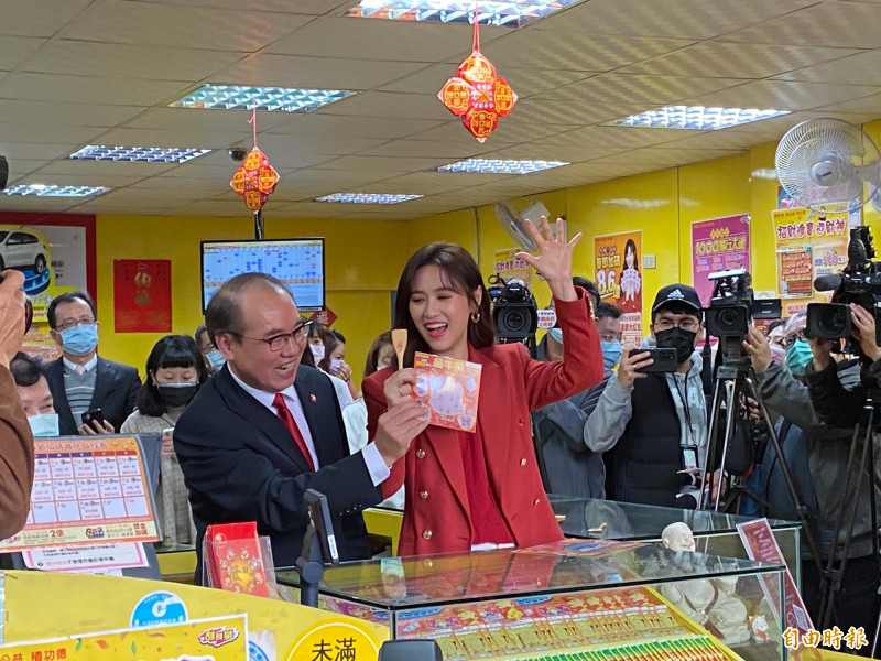 台灣彩券統計至2日止，春節推出的「2000萬超級紅包」還有最後1個頭獎2000萬元尚未刮出。（記者巫其倫攝）