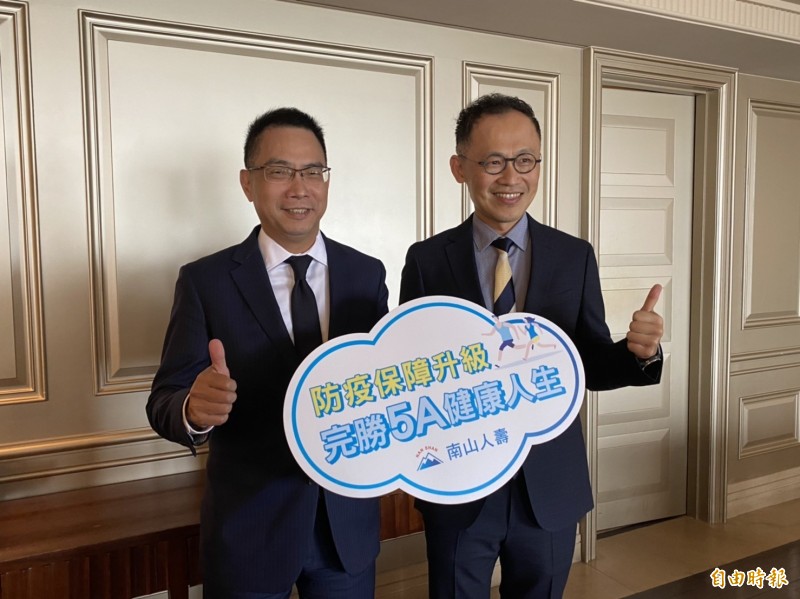 南山人壽代總經理范文偉(左)、南山人壽副總陳維新(右)。(記者巫其倫攝)