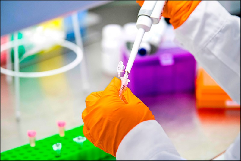 本會期將闖關的「生技新藥條例」，除納入藥品代工業（CDMO）打造新一座護國神山外，也納入再生、精準、數位醫療，放寬適用範圍。（路透）