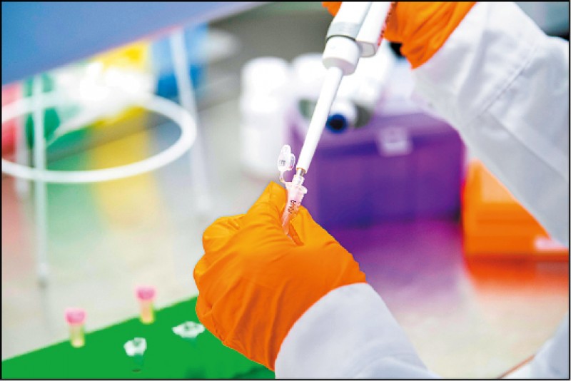 美國、日本、法國等先進國家紛紛祭出優惠政策，鼓勵相關業者回流。（路透）