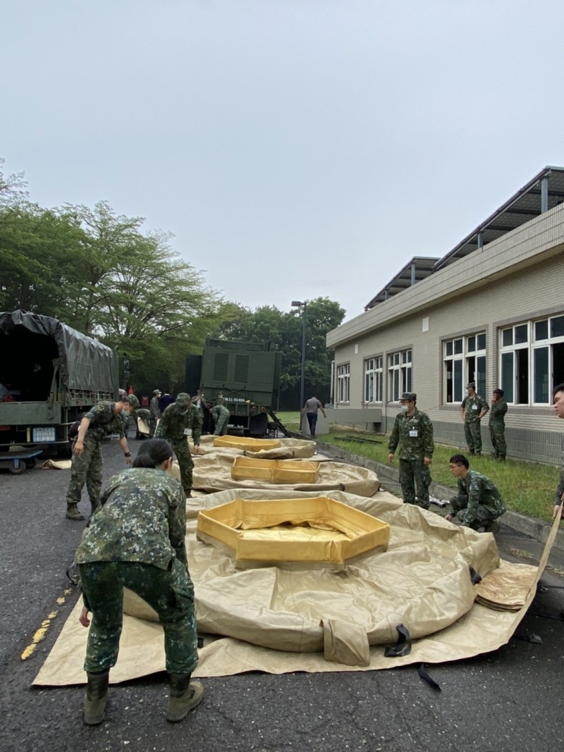 國軍野戰淨水車進駐本洲園區日供225噸水解廠商燃眉之急 自由財經