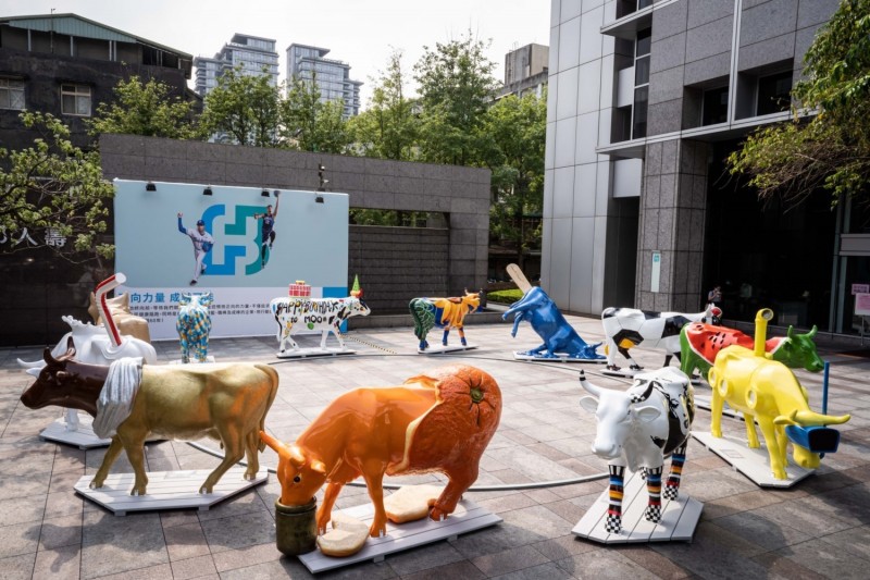 富邦60週年推 時間價值特展 展出24座藝術牛 自由財經