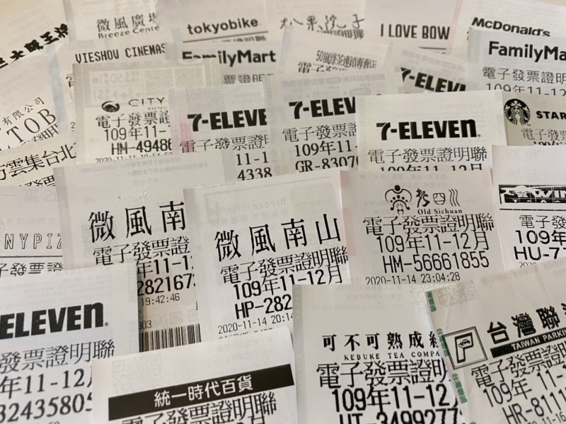 財政部公告，營業人應在24日前完成申報「統一發票明細表」，否則若未完成申報的發票有中獎，營業人就要賠付溢付獎金。（記者巫其倫攝）