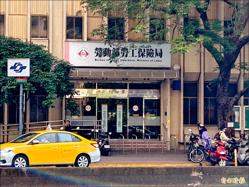 勞動部提供勞工紓困貸款，新增申貸條件，2019年度個人綜合所得要在50萬元以下。（記者靳昌玲攝）