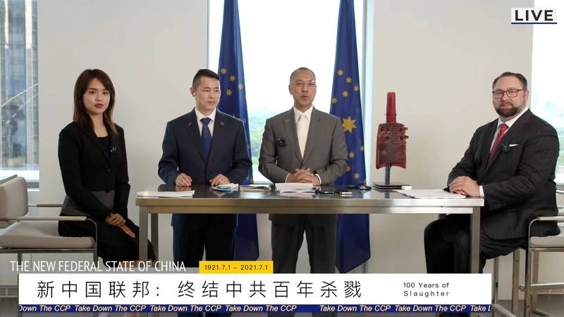 前川普高級顧問米勒（右）表示，GETTR獲得包括「郭氏家族基金會」在內的國際投資者的支持。圖為米勒2日參與郭文貴（中）直播節目「新中國聯邦：終結中共百年殺戮」。（圖擷自Youtube）