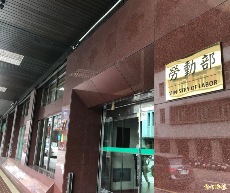 勞工紓困貸款核貸71.5萬件 承貸銀行撤回近千件 - 自由財經
