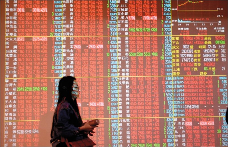 當沖降稅爽到券商單月賺百億 自由財經