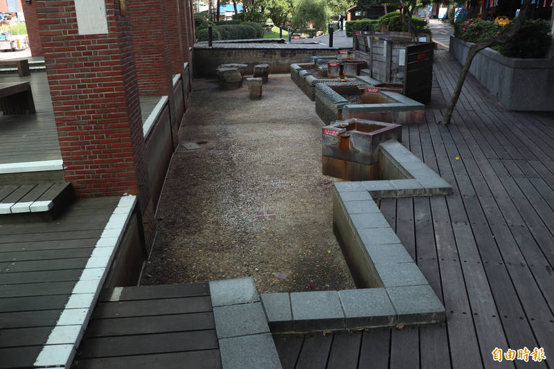 湯圍溝公園興建至今超過10年，內部的設備與環境都有老化的現象。（記者林敬倫攝）