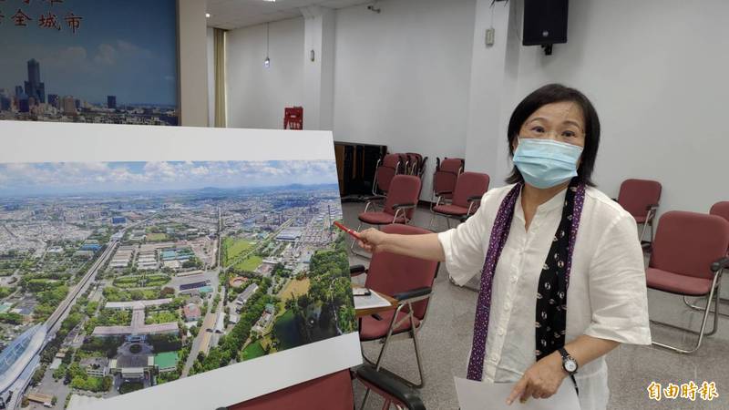 立委劉世芳對土地變更與後續廠區空間規畫提出建議。（記者王榮祥攝）