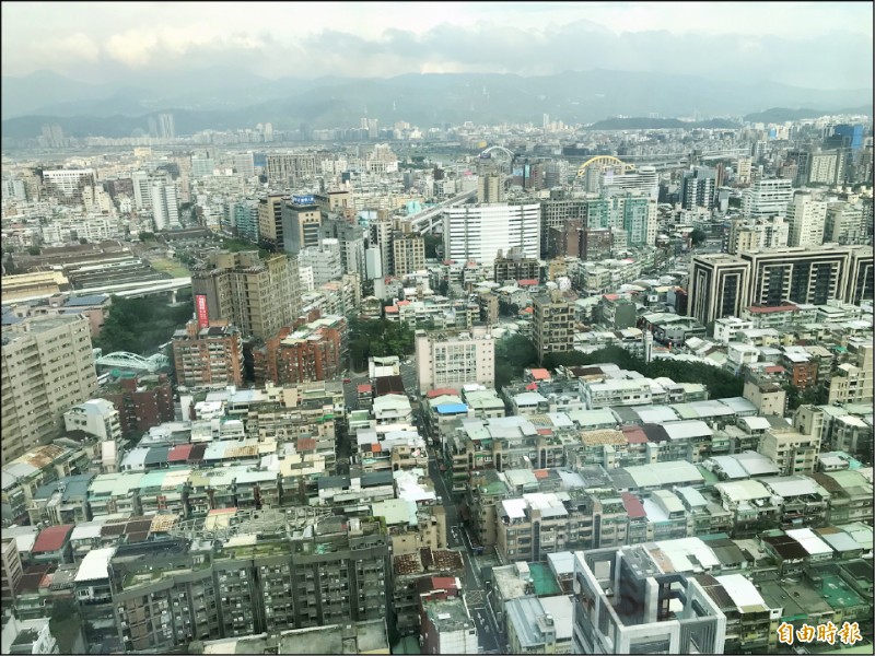 單獨一名老年人口居住，台北市就逾7萬宅。（記者徐義平攝）