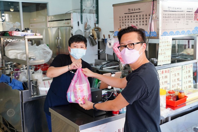 萬華名店蔴油李,在疫情期間發展新商機,以「餐廳快遞」冷凍真空包表現優於外帶,並導入iCHEF吸客。(iCHEF提供)