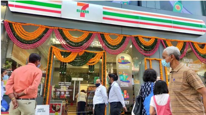 印度第一家7-11便利店昨在孟買開張。（擷圖自日經亞洲官網）