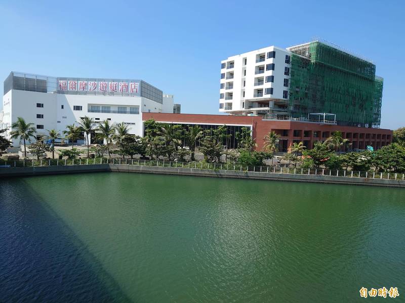 福爾摩莎遊艇酒店在安平歷史水景公園旁。（記者洪瑞琴攝）