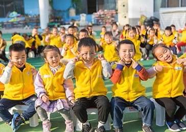 中國出生率創下43年新低。（圖擷取自微博）