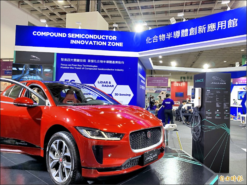 電動車、5G帶動化合物半導體需求成長，業界不只找不到足夠的人才，各公司培養出有經驗的人才，也很容易被挖角。
（記者洪友芳攝）