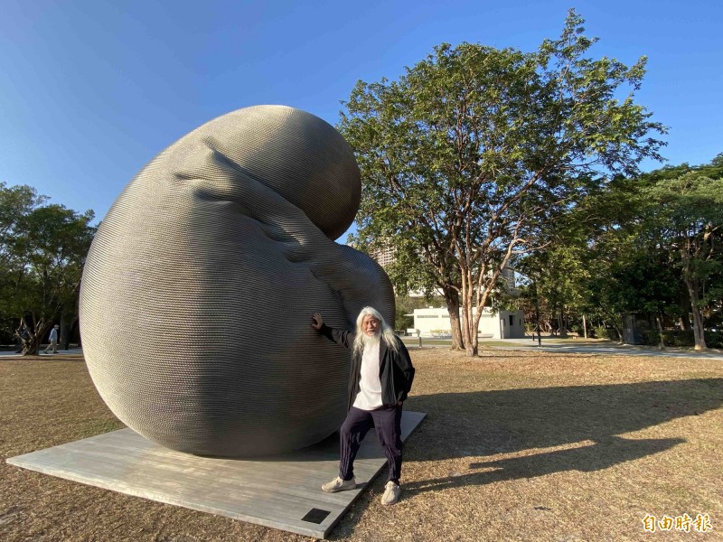 康木祥（中）為高樓退役電梯鋼纜再生。（記者黃旭磊攝）