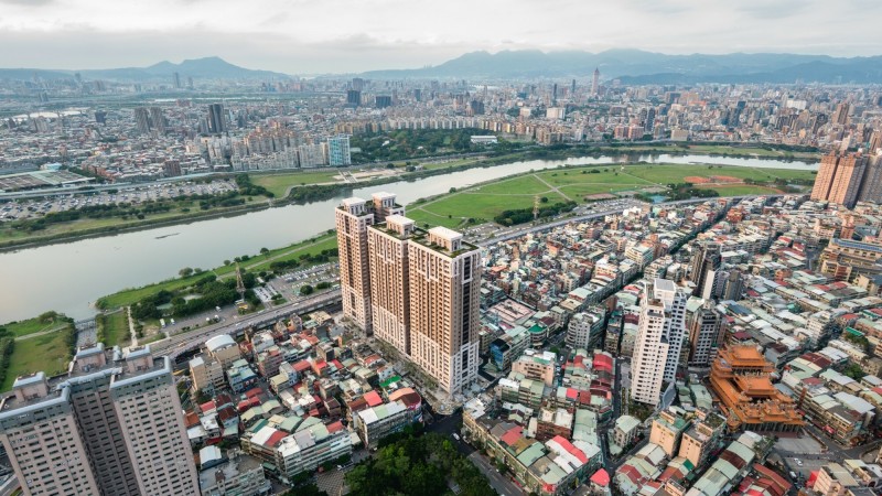 新北市永和區大陳社區鄰近新北環河快速道路，周邊有綠寶石綠地、仁愛公園等，未來有捷運萬大線行經。（新北住都中心提供）（記者賴筱桐攝）