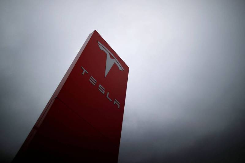 在馬斯克(Elon Musk)宣佈售出10%持股後,特斯拉股價持續低迷。(路透)